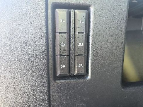 Used 2019 Ford Expedition XLT w/ Equipment Group 202A AWD/4WD image 37