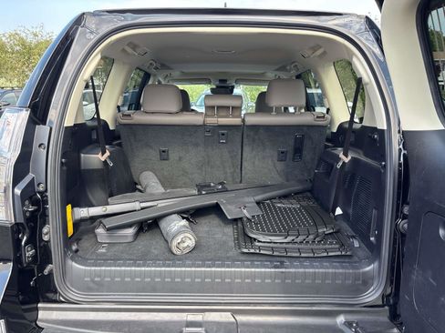 Used 2022 Lexus GX 460 Premium image 12