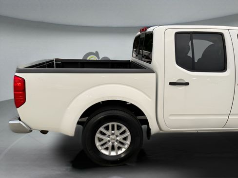 Used 2018 Nissan Frontier SV image 30