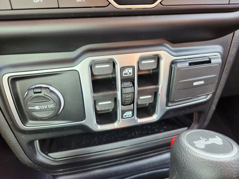 Used 2021 Jeep Wrangler Unlimited Sport image 35