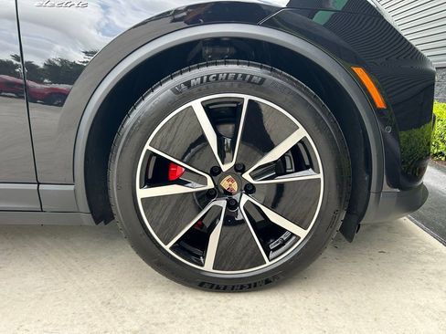 Certified 2025 Porsche Macan 4S Electric AWD/4WD image 15