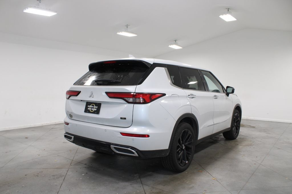 Used 2023 Mitsubishi Outlander SE Black Edition AWD/4WD image 9