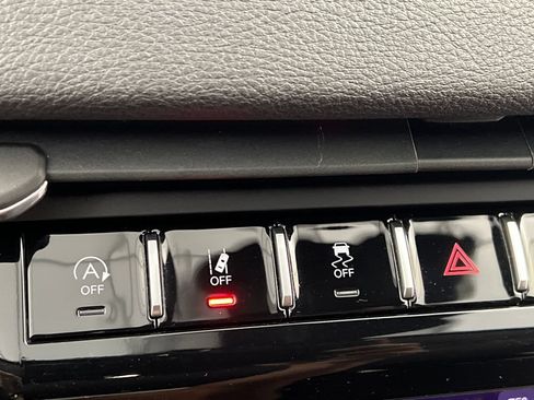 Used 2024 Jeep Grand Cherokee Laredo RWD image 54