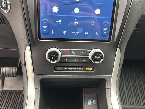 Used 2024 Ford Edge SEL w/ Sport Appearance Package AWD/4WD image 17