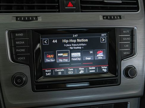 Used 2015 Volkswagen Golf SE image 23