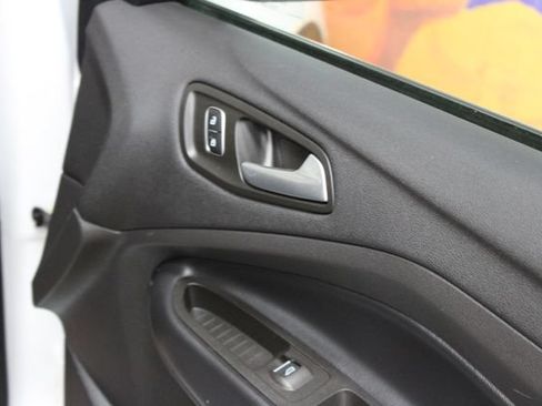 Used 2019 Ford Escape SE w/ Ford Safe & Smart Package AWD/4WD image 11