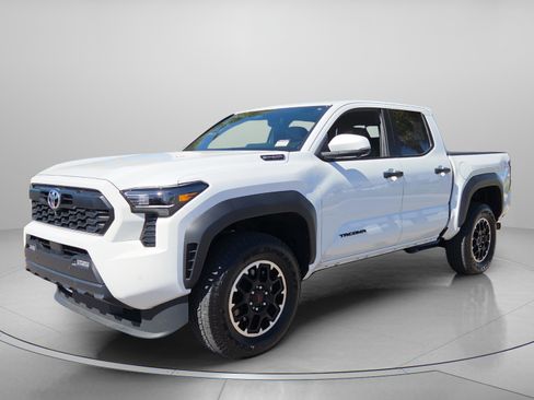Certified 2024 Toyota Tacoma TRD Off-Road image 2