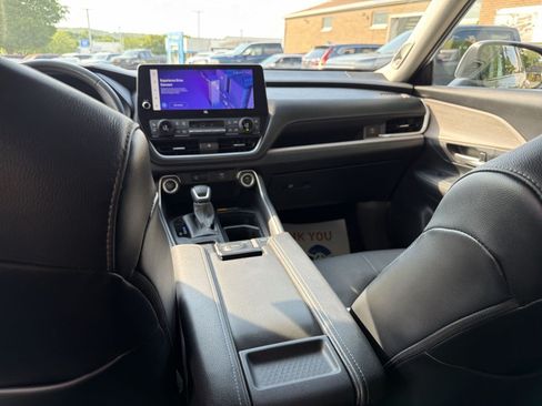 Used 2024 Toyota Grand Highlander AWD image 22