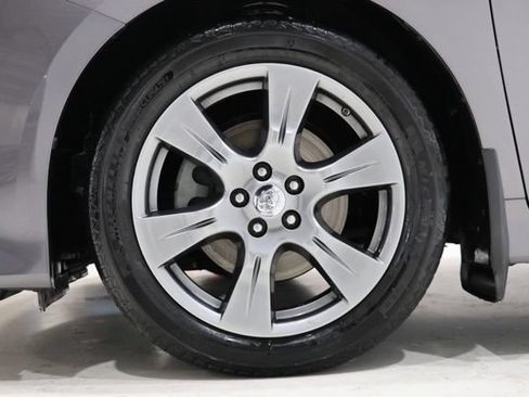Used 2017 Toyota Sienna SE Premium FWD image 11