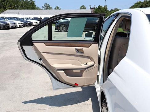 Used 2014 Mercedes-Benz E 250 BlueTEC Sedan image 34