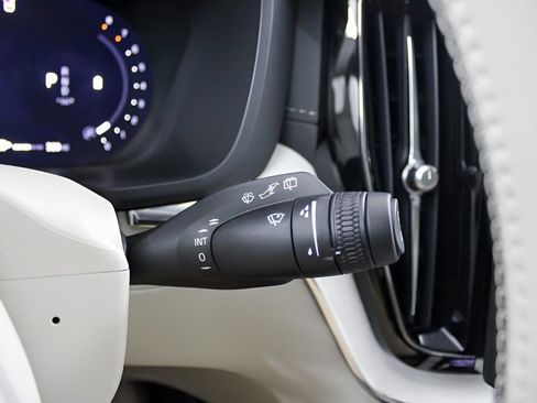 New 2026 Volvo XC60 B5 Ultra w/ Protection Package Premier image 21