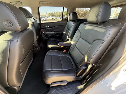 Used 2023 GMC Acadia SLT image 29