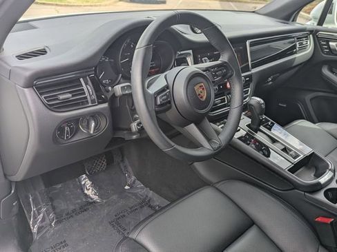 Used 2025 Porsche Macan AWD/4WD image 14