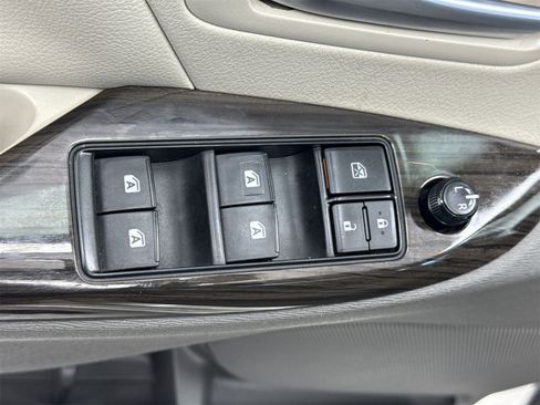 Used 2017 Toyota Sienna XLE image 17