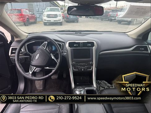 Used 2018 Ford Fusion SE w/ Equipment Group 602A FWD image 9