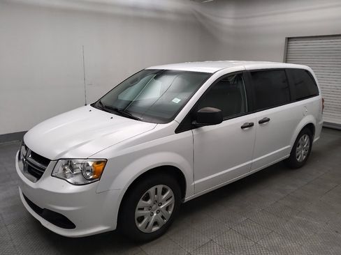 Used 2019 Dodge Grand Caravan SE FWD image 2