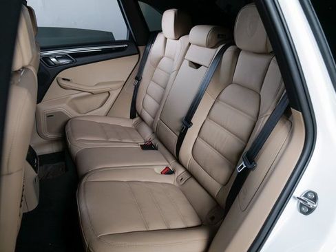 Certified 2026 Porsche Macan AWD/4WD image 13