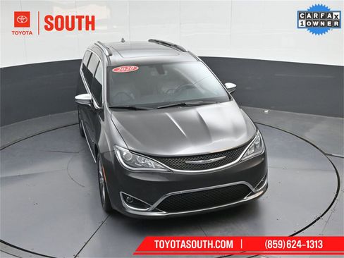 Used 2020 Chrysler Pacifica Limited image 41