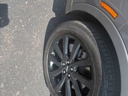 Used 2023 Lincoln Nautilus Reserve AWD/4WD image 9
