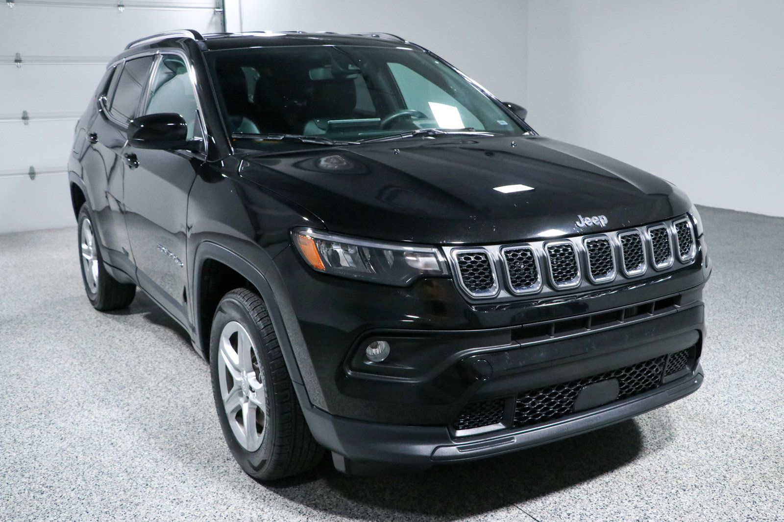 Used 2024 Jeep Compass Latitude AWD/4WD image 5