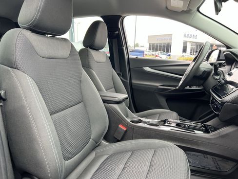 Used 2023 Chevrolet Bolt EUV LT image 25