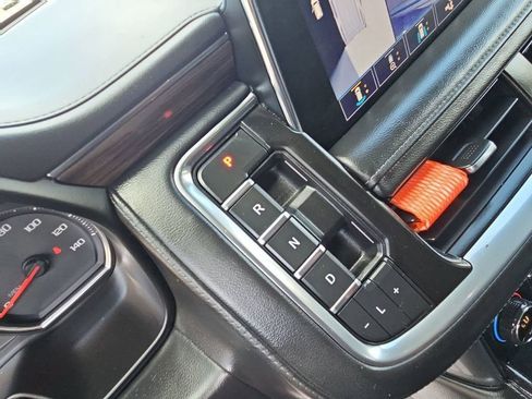 Used 2021 Chevrolet Tahoe LT w/ LT Signature Package image 16