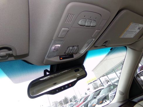 Used 2009 Cadillac DTS Luxury 5 Passenger 4dr Sedan w/ Sun And Navigation Package image 62