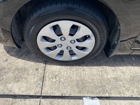 Used 2015 Hyundai Accent GLS FWD image 25