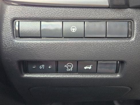 Used 2025 Nissan Rogue SV AWD/4WD image 29