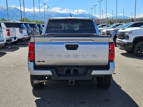 Used 2026 Toyota Tacoma TRD Off-Road AWD/4WD image 4