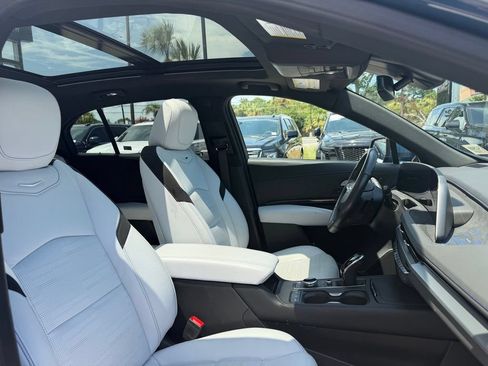 Used 2025 Cadillac XT4 Sport FWD image 22