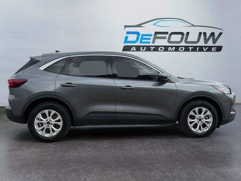Used 2023 Ford Escape Active image 2