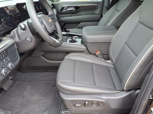 New 2025 Chevrolet Suburban Premier image 11