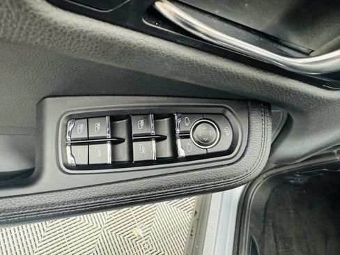 Used 2024 Porsche Macan AWD/4WD image 7