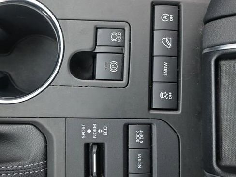 Used 2022 Toyota Highlander XLE image 29