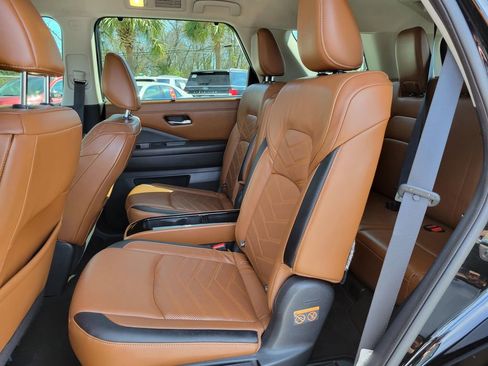 Used 2022 Nissan Pathfinder Platinum w/ Cargo Package image 15