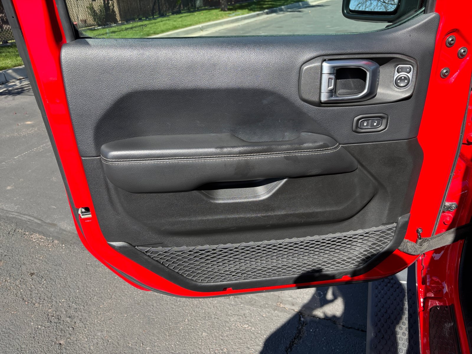 Used 2019 Jeep Wrangler Unlimited Sahara w/ Dual Top Group AWD/4WD image 9