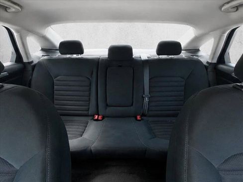Used 2019 Ford Fusion SE FWD image 18