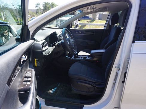 Used 2017 Kia Sorento LX image 2