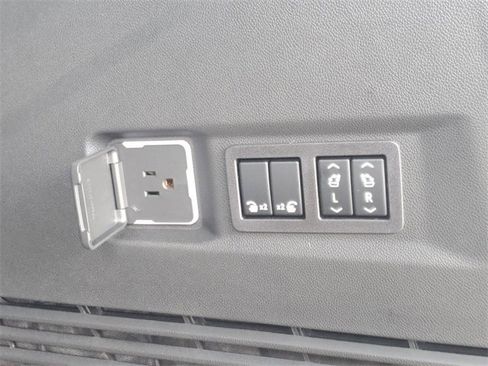 New 2026 GMC Yukon Elevation image 8