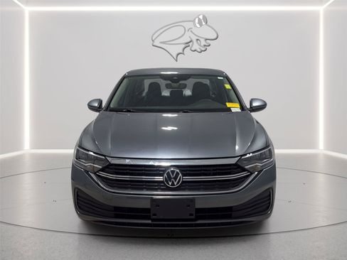 Used 2022 Volkswagen Jetta SE FWD image 2