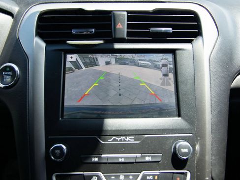 Used 2019 Ford Fusion SE FWD image 24