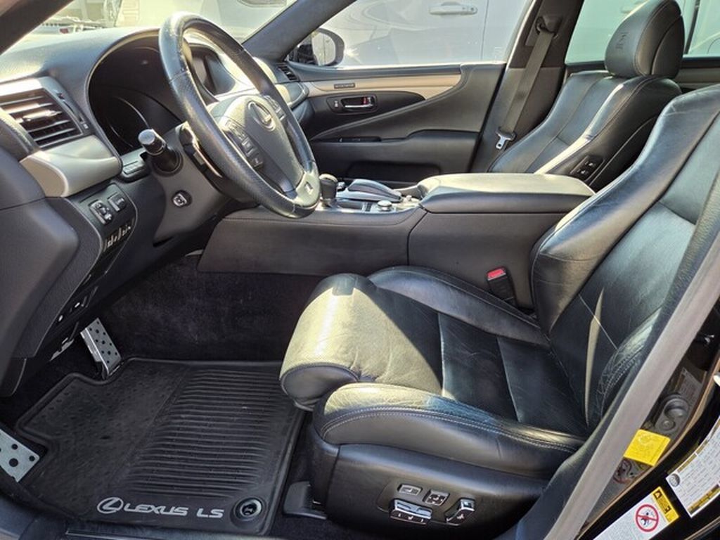 Used 2015 Lexus LS 460 w/ F Sport Package RWD image 5