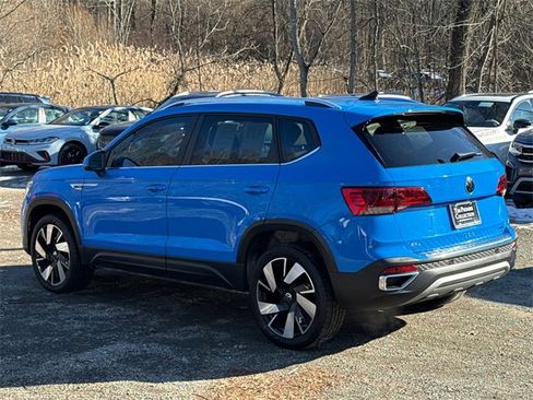 Certified 2023 Volkswagen Taos SEL image 4