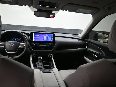 Used 2024 Toyota Grand Highlander FWD image 13