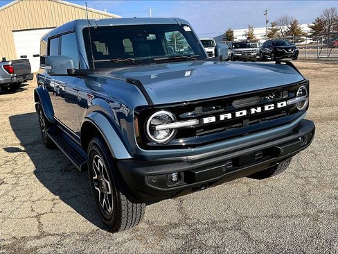 Used 2025 Ford Bronco Outer Banks image 3