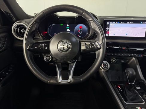 Used 2024 Alfa Romeo Tonale Ti image 13