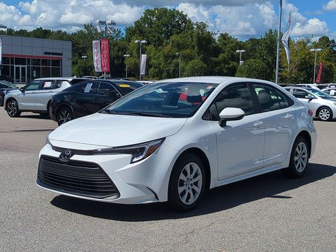 Used 2026 Toyota Corolla LE FWD image 7