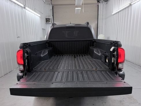 Used 2019 Toyota Tacoma TRD Off-Road w/ Technology Package AWD/4WD image 30