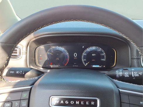 Used 2024 Jeep Wagoneer 4WD image 13